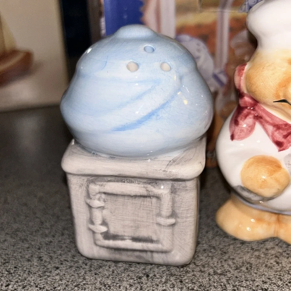 NWT Home Trends Ceramic Chef Bear & Stove w/ Honey Pot Salt & Pepper Shaker Set